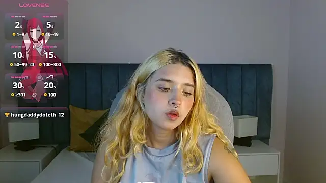 Snapshot of april_bunnyy chatting on December 26, 11:03 pm april bunnyy online show from December 26, 11:03 pm