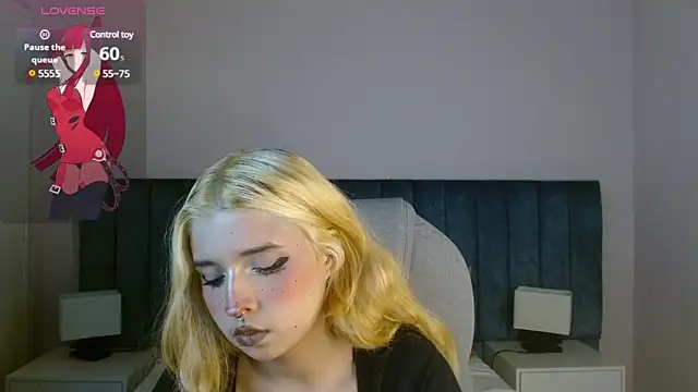 Snapshot of april_bunnyy chatting on January 10, 8:37 pm april bunnyy online show from January 10, 8:37 pm