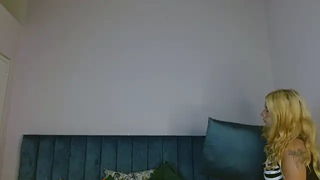 Snapshot of april_bunnyy chatting on January 18, 7:37 pm april bunnyy online show from January 18, 7:37 pm