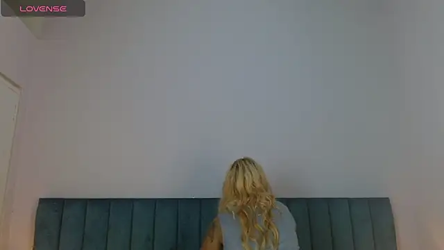 Snapshot of april_bunnyy chatting on January 25, 7:49 pm april bunnyy online show from January 25, 7:49 pm