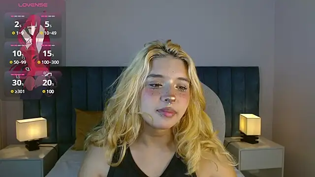 Snapshot of april_bunnyy chatting on February 4, 8:17 pm april bunnyy online show from February 4, 8:17 pm