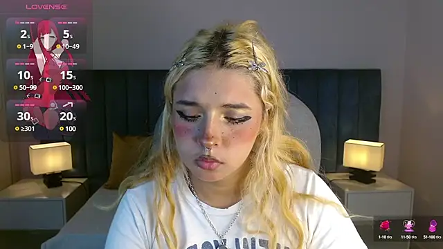 Snapshot of april_bunnyy chatting on February 12, 8:07 pm april bunnyy online show from February 12, 8:07 pm