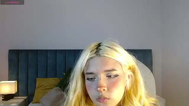 Snapshot of april_bunnyy chatting on March 13, 3:50 pm april bunnyy online show from March 13, 3:50 pm