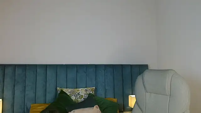 Snapshot of april_bunnyy chatting on March 19, 1:43 am april bunnyy online show from March 19, 1:43 am