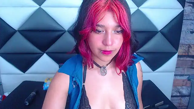 Snapshot of UnderBaby_ chatting on December 14, 3:51 am UnderBaby online show from December 14, 3:51 am