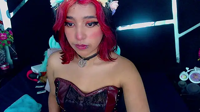 Snapshot of UnderBaby_ chatting on December 18, 8:25 pm UnderBaby online show from December 18, 8:25 pm