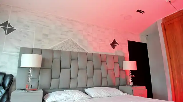 Snapshot of Melany_Luv chatting on February 13, 9:11 pm Melany Luv online show from February 13, 9:11 pm