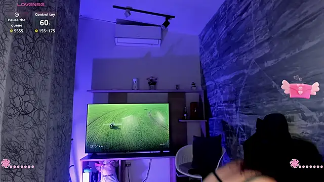 Snapshot of Melany_Luv chatting on March 5, 9:33 pm Melany Luv online show from March 5, 9:33 pm