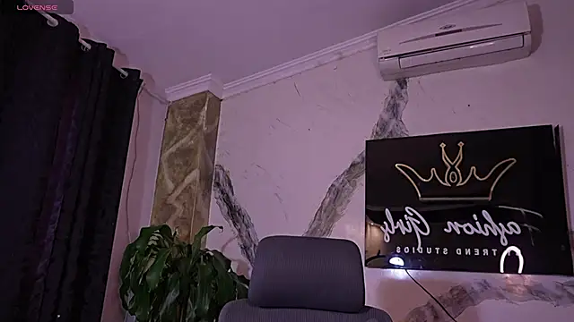 Snapshot of Melany_Luv chatting on March 7, 10:56 am Melany Luv online show from March 7, 10:56 am