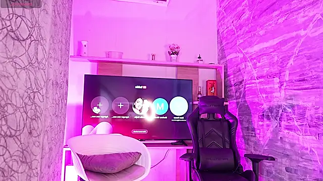 Snapshot of Melany_Luv chatting on March 26, 8:47 pm Melany Luv online show from March 26, 8:47 pm