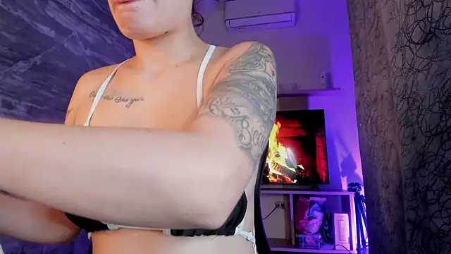 Snapshot of Melany_Luv chatting on March 27, 10:20 pm Melany Luv online show from March 27, 10:20 pm