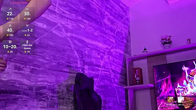 Snapshot of Melany_Luv chatting on March 29, 8:42 pm Melany Luv online show from March 29, 8:42 pm