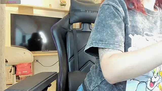 Snapshot of Melany_Luv chatting on April 1, 9:12 pm Melany Luv online show from April 1, 9:12 pm