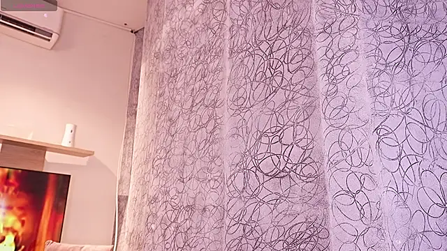 Snapshot of Melany_Luv chatting on April 2, 10:07 pm Melany Luv online show from April 2, 10:07 pm