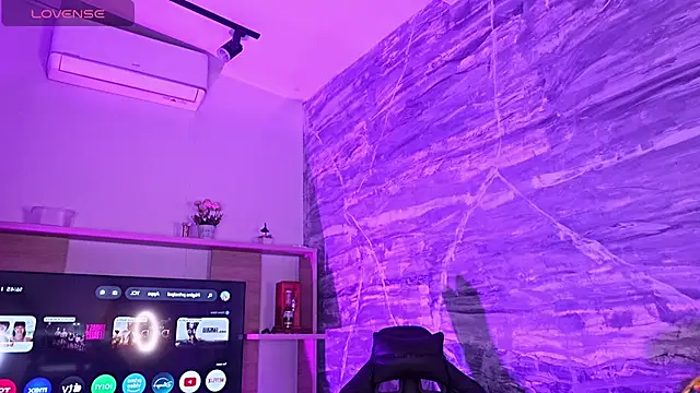 Snapshot of Melany_Luv chatting on April 5, 9:45 pm Melany Luv online show from April 5, 9:45 pm