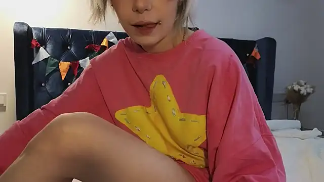 Snapshot of Moon_Lollie_ chatting on January 12, 8:08 am Moon Lollie online show from January 12, 8:08 am