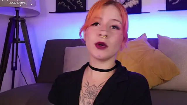 Snapshot of Daarlene chatting on November 8, 10:59 am Daarlene online show from November 8, 10:59 am