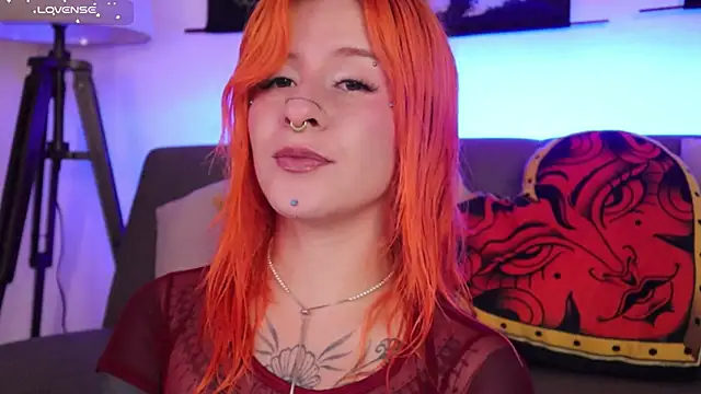 Snapshot of Daarlene chatting on December 5, 11:30 am Daarlene online show from December 5, 11:30 am