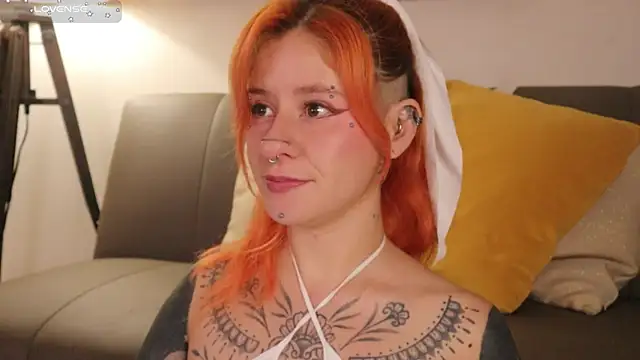 Snapshot of Daarlene chatting on January 6, 11:14 am Daarlene online show from January 6, 11:14 am