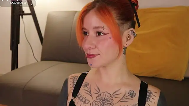 Snapshot of Daarlene chatting on February 4, 11:05 am Daarlene online show from February 4, 11:05 am