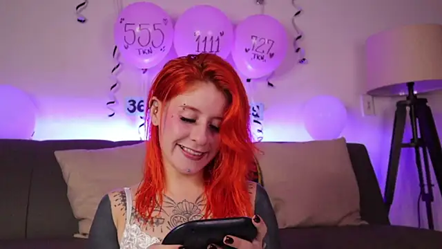 Snapshot of Daarlene chatting on February 7, 2:37 am Daarlene online show from February 7, 2:37 am