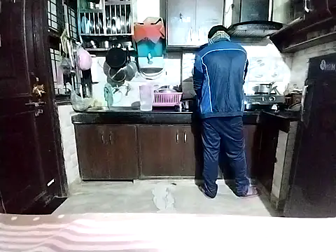 Snapshot of bigvorn6 chatting on November 18, 2:28 am bigvorn6 online show from November 18, 2:28 am