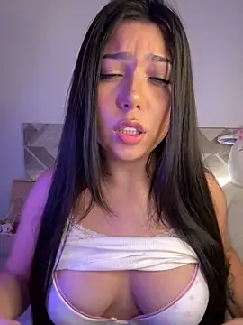 Snapshot of Maii_chan chatting on December 15, 5:01 am Maii chan online show from December 15, 5:01 am