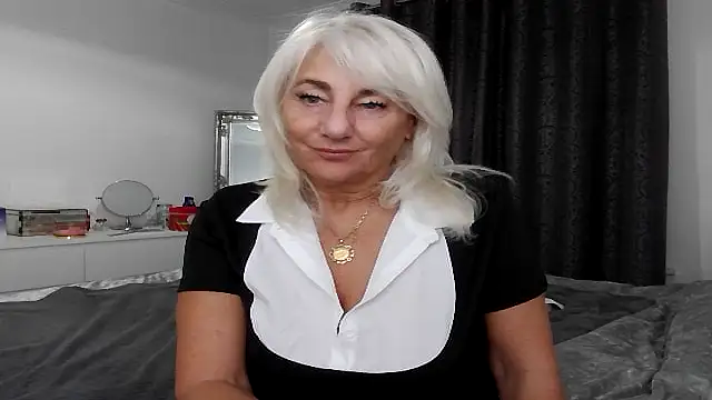 Snapshot of TanyaTaylor45 chatting on October 27, 11:09 pm TanyaTaylor45 online show from October 27, 11:09 pm