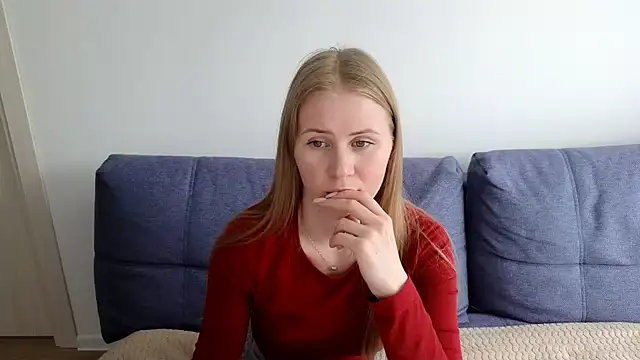 Snapshot of IsabelAllen chatting on March 10, 11:10 am IsabelAllen online show from March 10, 11:10 am