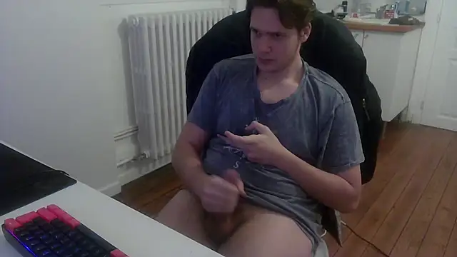 Snapshot of branlettemaster76 chatting on December 12, 3:59 pm branlettemaster76 online show from December 12, 3:59 pm