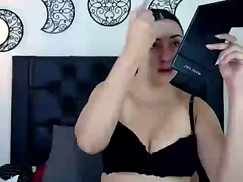 Snapshot of EvoletFMK chatting on December 21, 11:28 am EvoletFMK online show from December 21, 11:28 am