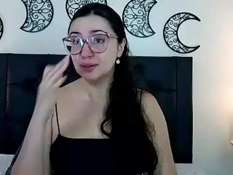 Snapshot of EvoletFMK chatting on February 5, 1:27 pm EvoletFMK online show from February 5, 1:27 pm