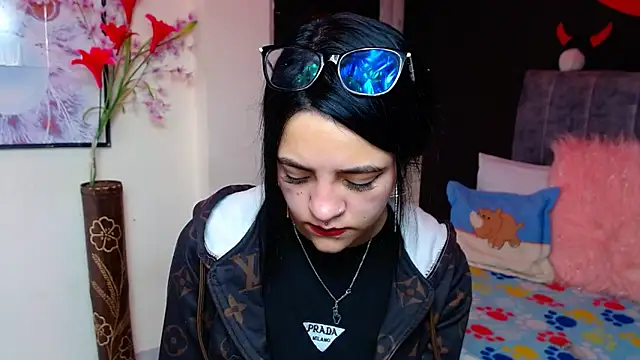 Violettasquirt online show from November 18, 2:43 pm