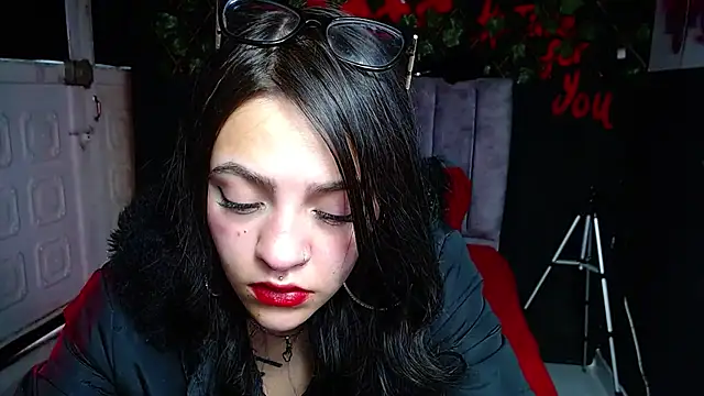 Violettasquirt online show from May 7, 5:18 pm