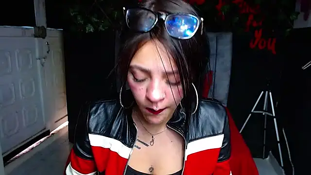 Violettasquirt online show from May 9, 1:49 pm