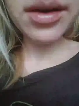 Snapshot of Linda_999 chatting on December 7, 9:06 am Linda 999 online show from December 7, 9:06 am