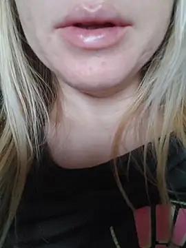 Snapshot of Linda_999 chatting on January 6, 9:41 am Linda 999 online show from January 6, 9:41 am