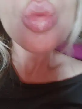 Snapshot of Linda_999 chatting on January 11, 9:57 am Linda 999 online show from January 11, 9:57 am