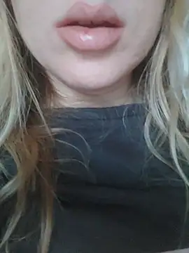Snapshot of Linda_999 chatting on February 1, 9:00 am Linda 999 online show from February 1, 9:00 am
