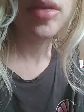 Snapshot of Linda_999 chatting on March 3, 10:49 am Linda 999 online show from March 3, 10:49 am
