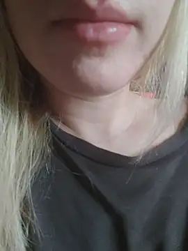 Snapshot of Linda_999 chatting on March 13, 9:10 am Linda 999 online show from March 13, 9:10 am