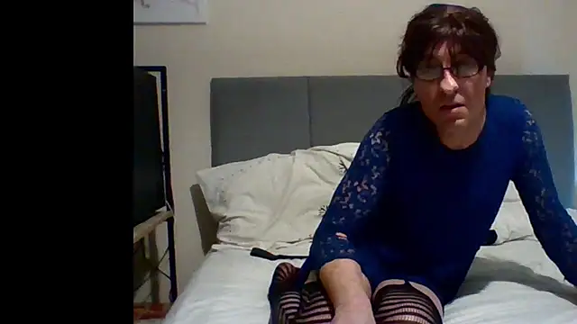 lolaisagoodtime online show from January 4, 1:42 am