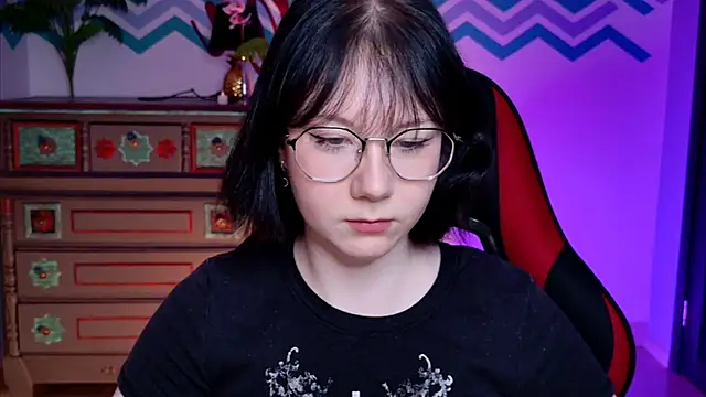 NancyMartinez online show from October 18, 9:10 am