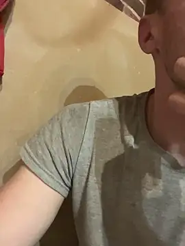 Snapshot of red_red00 chatting on November 8, 5:23 pm red red00 online show from November 8, 5:23 pm