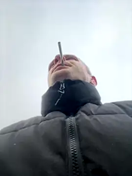 Snapshot of red_red00 chatting on December 22, 12:35 pm red red00 online show from December 22, 12:35 pm