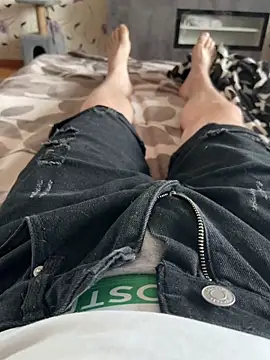 Snapshot of red_red00 chatting on March 5, 6:09 am red red00 online show from March 5, 6:09 am