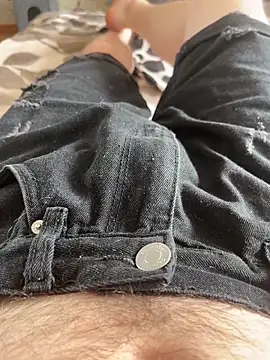 Snapshot of red_red00 chatting on March 9, 11:47 am red red00 online show from March 9, 11:47 am