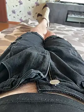 Snapshot of red_red00 chatting on March 17, 7:12 am red red00 online show from March 17, 7:12 am