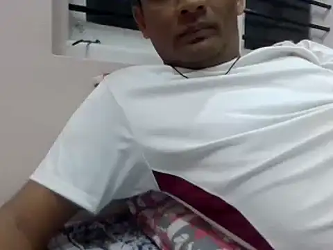 Snapshot of NiceBoy9099 chatting on December 1, 5:35 pm NiceBoy9099 online show from December 1, 5:35 pm