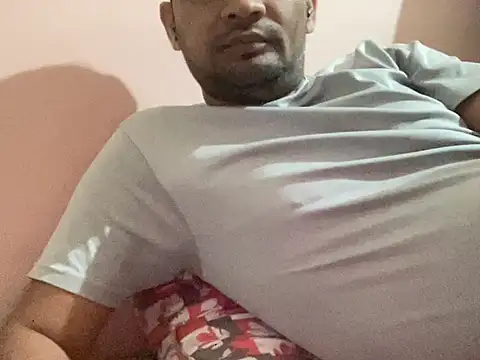 Snapshot of NiceBoy9099 chatting on December 2, 4:57 pm NiceBoy9099 online show from December 2, 4:57 pm